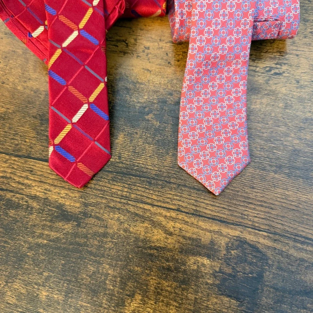 Jos A Bank Tie Lot of 2 Mens 100% Silk Signature Collection Geometric Floral USA